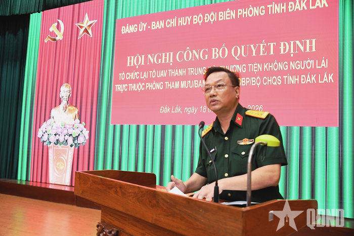  Đại tá Nguyễn Văn Hòa, Chỉ huy trưởng Bộ CHQS tỉnh Đắk Lắk phát biểu chỉ đạo tại hội nghị. 