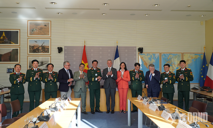 Đại biểu chụp ảnh chung.