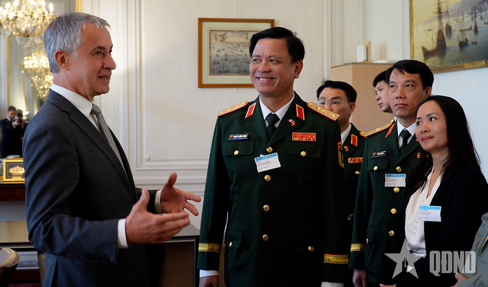 Thượng tướng Nguyễn Trường Thắng và ông Jean-Michel Jacques.