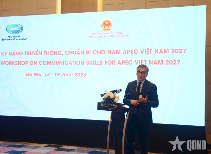  Ông Fernando Salas, Giám đốc Truyền thông và Quan hệ công chúng, Ban Thư ký APEC quốc tế phát biểu tại hội thảo.