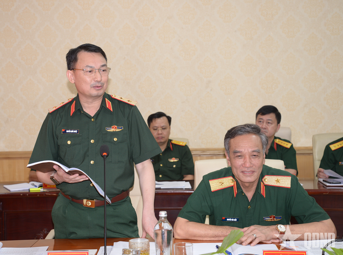 Trung tướng Nguyễn Quốc Duyệt phát biểu tại buổi làm việc. 