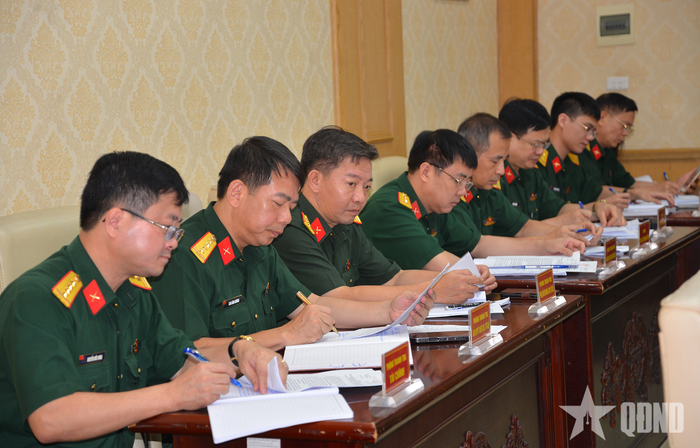 Các đại biểu tham dự buổi làm việc. 