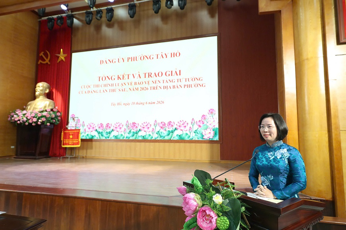 Đồng chí Bùi Huyền Mai, Ủy viên Ban Thường vụ Thành ủy, Chủ tịch Ủy ban MTTQ Việt Nam TP Hà Nội phát biểu chỉ đạo Hội nghị.