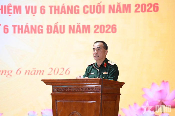 Thiếu tướng Nguyễn Đăng Khải, Ủy viên Ban Thường vụ Đảng ủy, Phó tư lệnh, Tham mưu trưởng Quân khu 2 phát biểu chỉ đạo hội nghị.