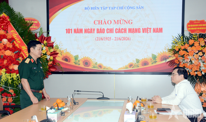 Thượng tướng Đỗ Xuân Tụng phát biểu tại buổi đến thăm, chúc mừng Tạp chí Cộng sản.