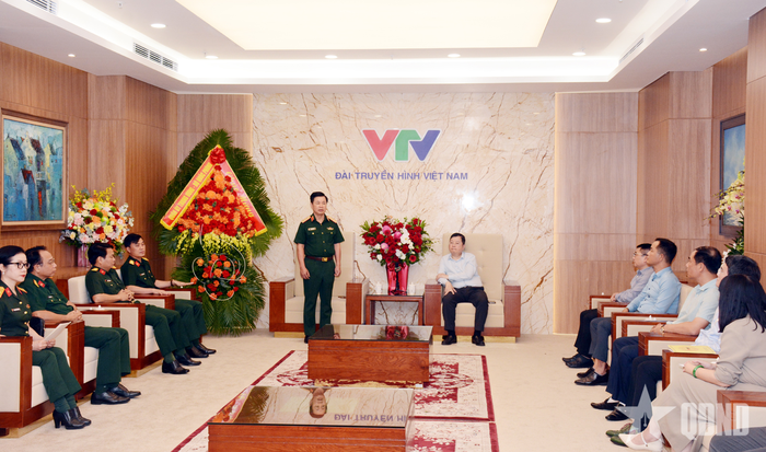 Quang cảnh buổi đến thăm, chúc mừng của đoàn công tác tại Đài Truyền hình Việt Nam.