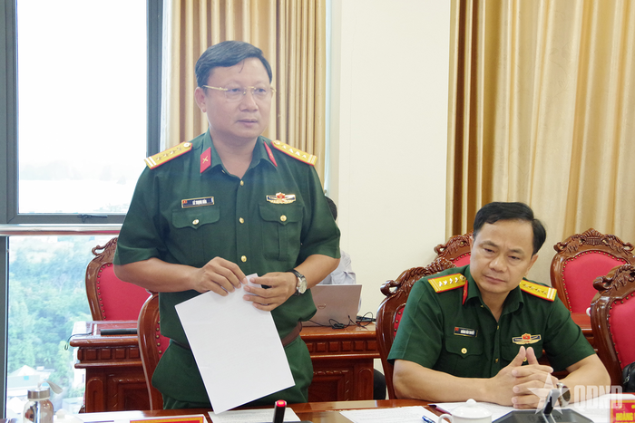 Đại tá Lê Trọng Hòa, Ủy viên Ban Thường vụ Tỉnh ủy, Phó bí thư Đảng ủy, Chỉ huy trưởng Bộ CHQS tỉnh Quảng Ninh phát biểu tại hội nghị.