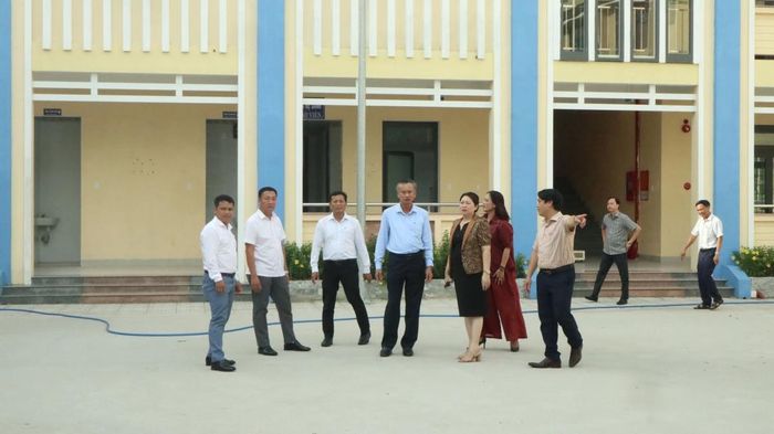 Đoàn công tác khảo sát một số trường học trên địa bàn phường Tam Kỳ.