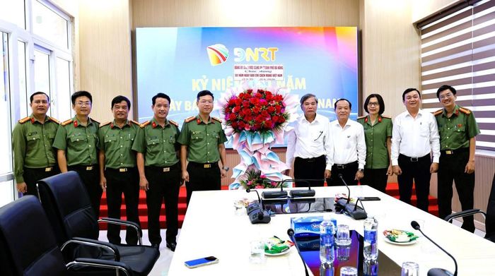 Chúc mừng Báo và Phát thanh, Truyền hình Đà Nẵng.