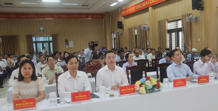 Báo cáo viên Bùi Văn Tiếng nói chuyện tại buổi tập huấn.