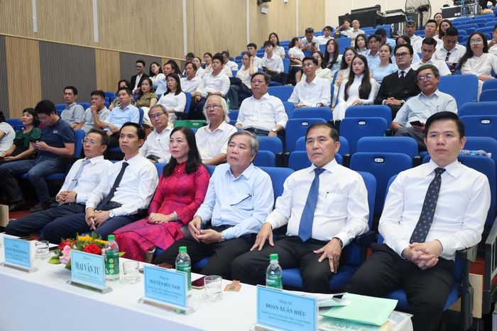 Lãnh đạo TP Đà Nẵng cùng các đại biểu tham dự tại buổi lễ.