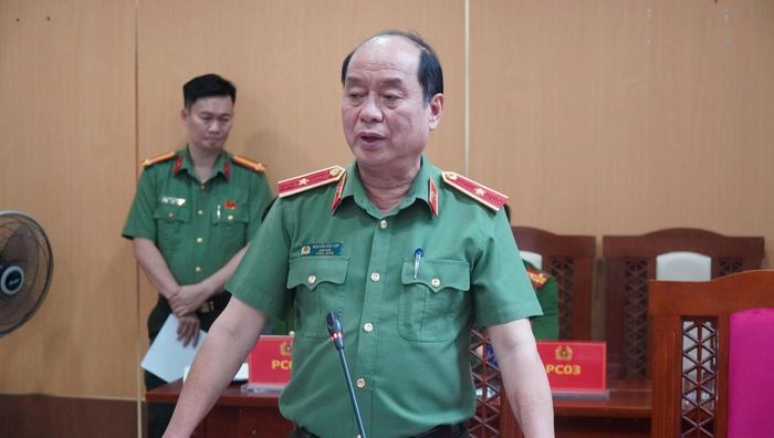 Thiếu tướng Nguyễn Hữu Hợp phát biểu tại hội nghị