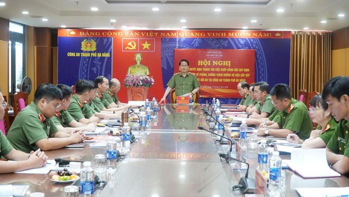 Trung tướng Bùi Quang Thanh, Chánh Thanh tra Bộ Công an phát biểu tại hội nghị