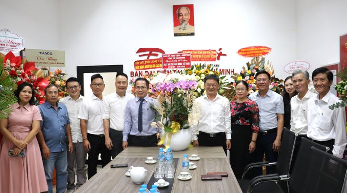 Đoàn đại biểu TPHCM đến thăm Văn phòng đại diện Báo Đại Đoàn Kết tại TPHCM