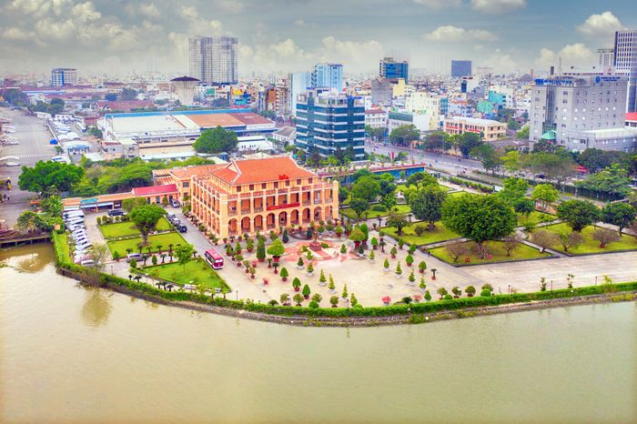 Công viên Bến Nhà Rồng, phường Xóm Chiếu, TPHCM. Ảnh: HOÀNG HÙNG