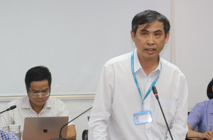  Ông Lê Thành Nhân thông tin tại họp báo 