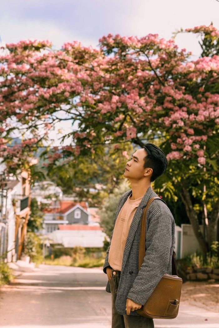 "Tôi nói thì nhiều người không hình dung được. Cuối cùng phải làm mẫu trước, khách nhìn vào rồi làm theo", anh Tiến chia sẻ.