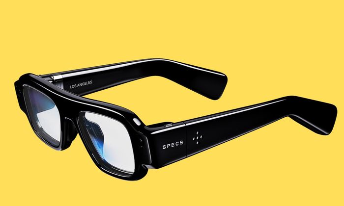 Specs thực sự thể hiện một cách thức sử dụng công nghệ máy tính cùng nhau trong những trải nghiệm chung ở thế giới thực, nhìn lên qua các thấu kính trong suốt thay vì nhìn vào một màn hình mờ đục.