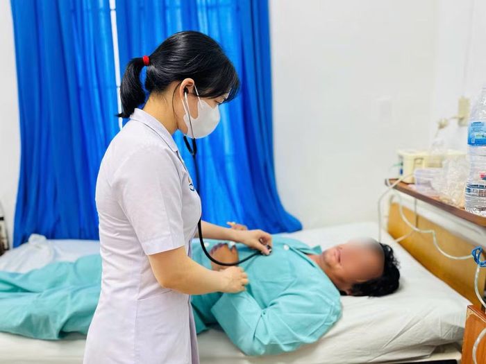 Chăm sóc bệnh nhân ngộ độc sau ăn cá tại bệnh viện - Ảnh BVCC