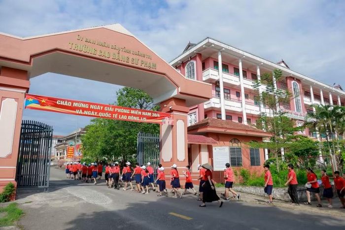 Trường Cao đẳng Sư phạm Quảng Trị hiện có Trường Phổ thông liên cấp trực thuộc hoạt động ổn định với hai cấp học THCS và THPT. Ảnh: Trường liên cấp CĐSPQT