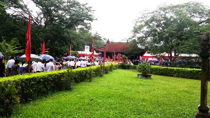 Du khách đến Lam Kinh trong mùa Lễ hội.