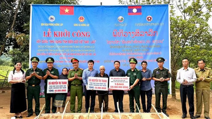 Đồn Biên phòng Hướng Lập phối hợp chính quyền và các đơn vị nước bạn khởi công xây dựng nhà “Nghĩa tình biên giới Việt Nam - Lào” cho 3 hộ dân.