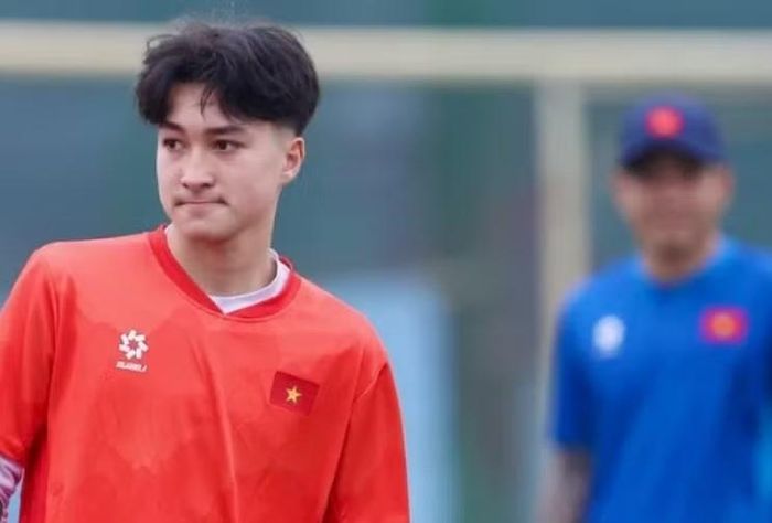 Tài năng trẻ này từng thi đấu cho CLB HV Quick tại Hà Lan. Trong mùa giải 2023/2024, Thomas Mai Veeren đã có 8 trận đấu, ghi 9 bàn thắng và có 4 kiến tạo, thậm chí còn lập được một hattrick.