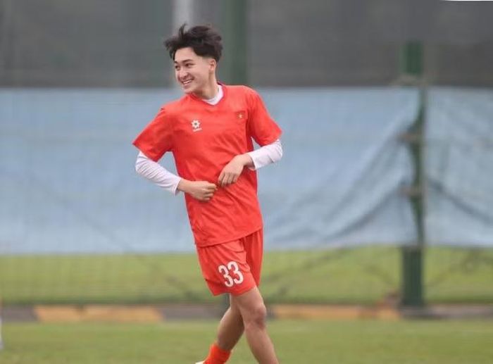 Thomas Mai Veeren từng tập luyện trong màu áo đội tuyển U17 Việt Nam nhưng không được tham dự U17 châu Á 2025.
