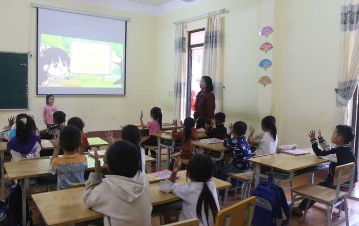 Nhiều giáo viên áp dụng công nghệ thông tin trong thiết kế bài giảng góp phần khai thác hiệu quả SGK trong quá trình thực hiện Chương trình GDPT 2018.