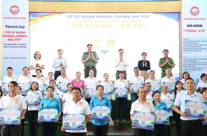 Phường Bình Thạnh công bố ra mắt 60 “Tổ tự quản phòng, chống ma túy” tại địa bàn khu phố, cơ quan, đơn vị, doanh nghiệp. Ảnh: Ngô Tùng