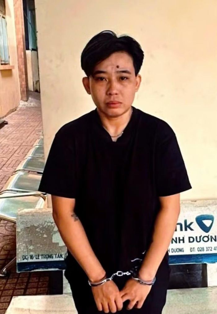  Màn cải trang bất thành của nữ nghi phạm vào tiệm vàng ở TPHCM cướp giật tài sản. Ảnh: Công an Phường Thuận Giao 