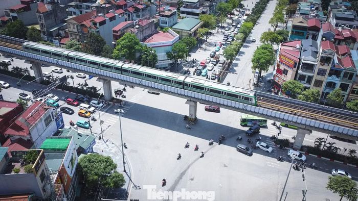Cát Linh - Hà Đông (tuyến số 2A) là tuyến đường sắt đô thị đầu tiên của Hà Nội đi vào hoạt động, bắt đầu từ tháng 11/2021 sau 10 năm xây dựng.