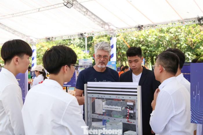 Cần cơ chế đặc thù để khuyến khích các bạn trẻ khởi nghiệp từ giảng đường.