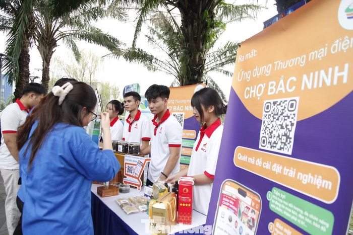 Hoạt động của Tỉnh Đoàn Bắc Ninh hỗ trợ doanh nghiệp trẻ giới thiệu sản phẩm.