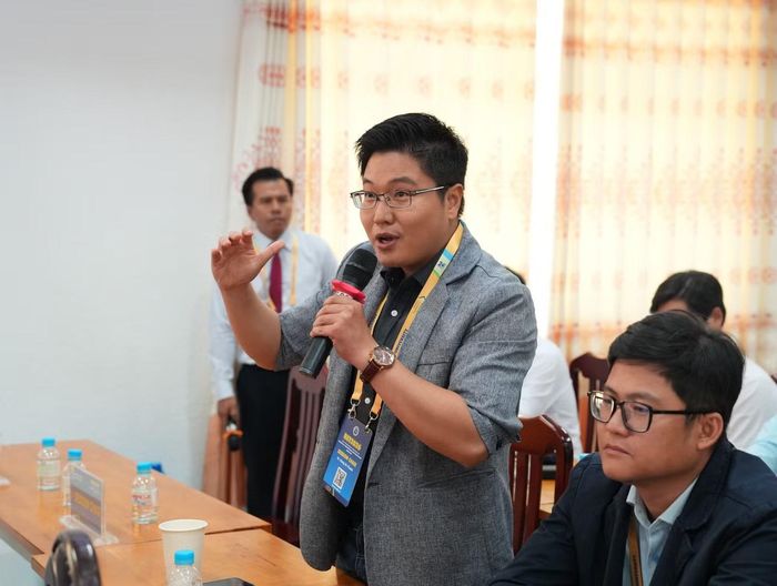 Đại biểu nêu ý kiến tại hội thảo