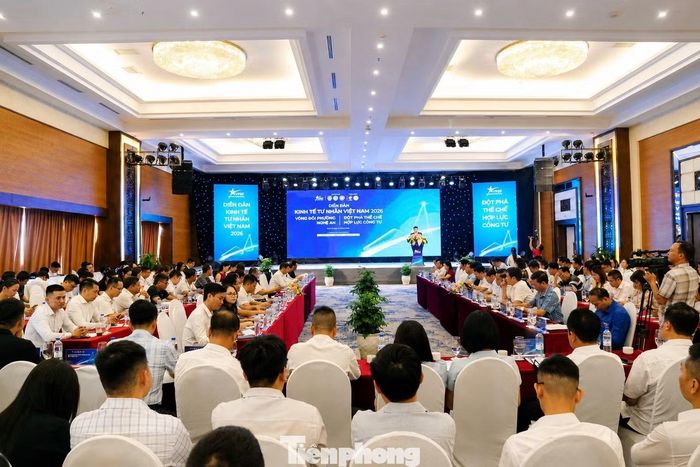 Quang cảnh diễn đàn.