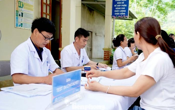  Điều đáng chú ý là qua các đợt khám, đội ngũ y bác sĩ đã phát hiện số lượng lớn người dân mắc các bệnh lý nội tiết - chuyển hóa nhưng trước đó hoàn toàn không biết mình đang mang bệnh. 