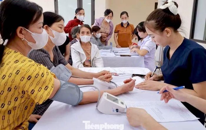 Tại xã Hợp Minh, kết quả cũng khiến nhiều người bất ngờ khi phát hiện 45 trường hợp mắc mới đái tháo đường và 85 trường hợp tiền đái tháo đường trong tổng số 641 người được sàng lọc. Ngoài ra, 7 trường hợp có tổn thương tuyến giáp nghi ngờ cũng được ghi nhận qua công tác siêu âm.