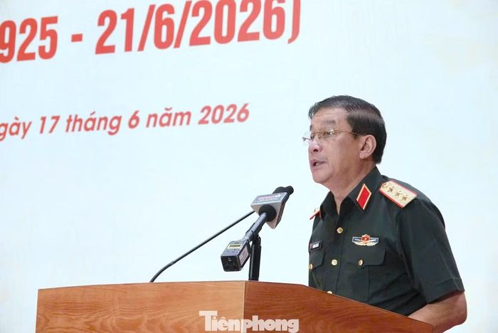 Thượng tướng Trương Thiên Tô - Phó Chủ nhiệm Tổng cục Chính trị QĐND Việt Nam, phát biểu tại buổi gặp mặt.