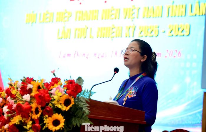 Chị H’ Hồng - Phó Bí thư Tỉnh Đoàn, Chủ tịch Hội LHTN Việt Nam tỉnh Lâm Đồng, phát biểu.