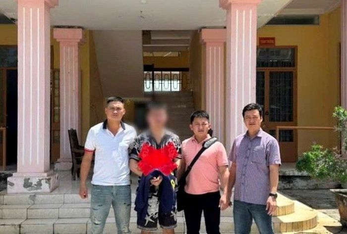 Công an xã Kiến Hải bắt giữ Nguyễn Trung Đức (dấu x).