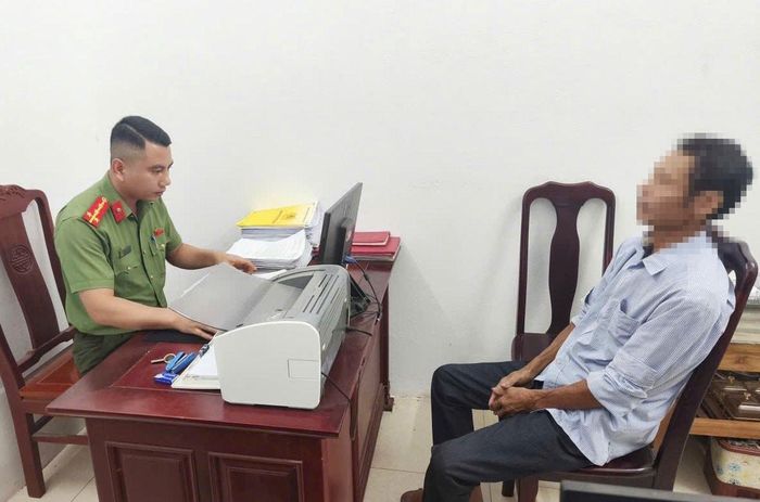 Công an xã Trung Chính làm việc với người có liên quan