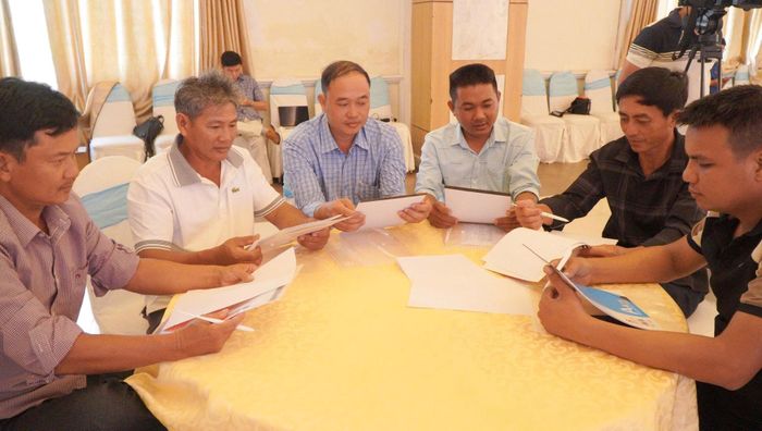 Các học viên tham gia lớp tập huấn thảo luận.