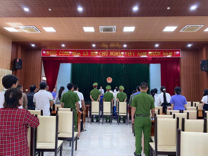 Toàn cảnh phiên tòa xét xử lưu động hai vụ án ma túy do TAND khu vực 11 - TP. Đà Nẵng tổ chức tại Trung tâm Văn hóa xã Đại Lộc.