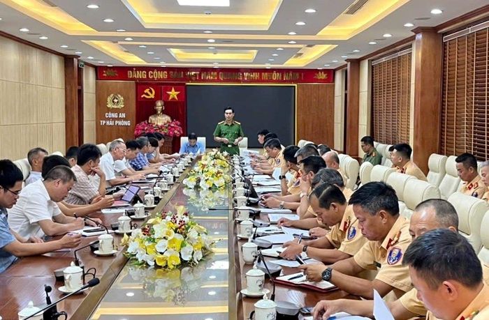 Đại tá Nguyễn Đức Thìn, Phó Giám đốc Công an TP. Hải Phòng phát biểu kết luận buổi làm việc.