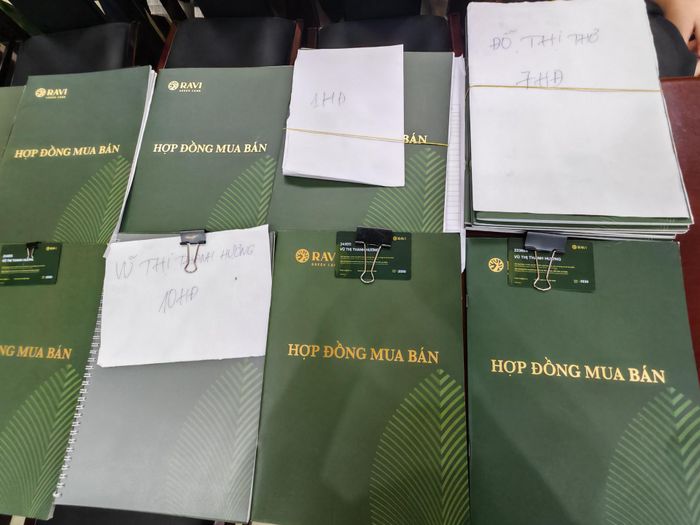 Những tập hợp đồng kỳ nghỉ. Ảnh: CACC