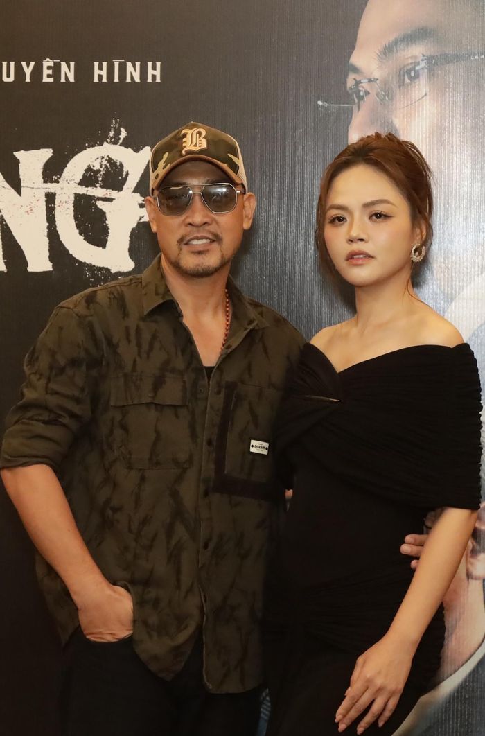 NSƯT Hồ Phong cùng Thu Quỳnh tại họp báo ra mắt phim "Lửa trắng". 