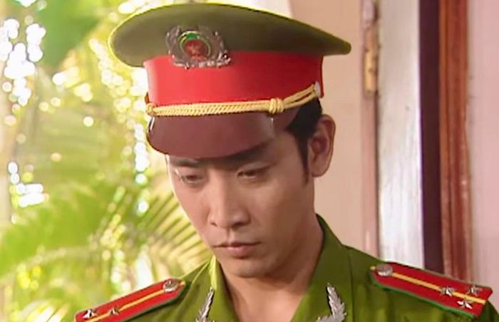 Trung tá Hồ Phong từng vào vai công an hồi trẻ. 