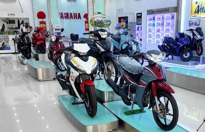 Nguyên nhân khiến giá bán của một số mẫu xe máy số phổ thông liên tục tăng chênh trong thời gian gần đây, do thị trường sắp bước vào giai đoạn cao điểm thường niên. Ảnh: Y Nhụy.