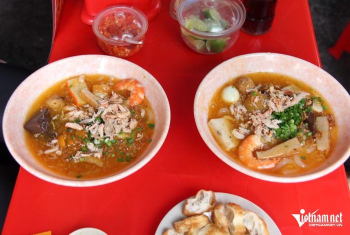 Món bánh canh tại quán được nấu theo công thức gia truyền